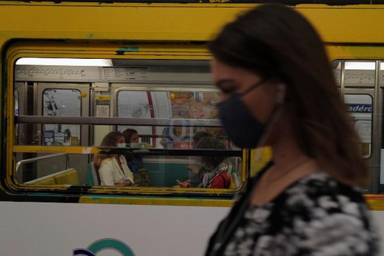 Paris'te toplu ulaşım 18 yaş altına bedava oldu