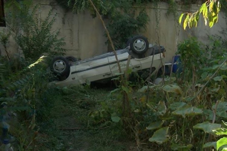 Otomobil 15 metre y&uuml;kseklikten evin bah&ccedil;esine u&ccedil;tu!