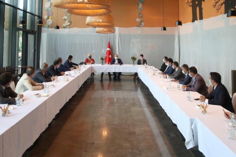 Bakan &Ccedil;avuşoğlu, Senegal'de iş adamları ve kurum temsilcileriyle g&ouml;r&uuml;şt&uuml;