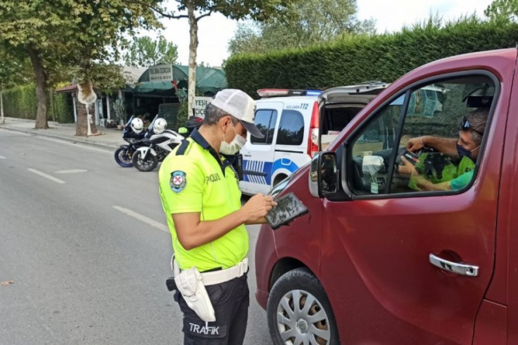 Sakarya'da maske takmayan kişilere ilgin&ccedil; ceza kesildi