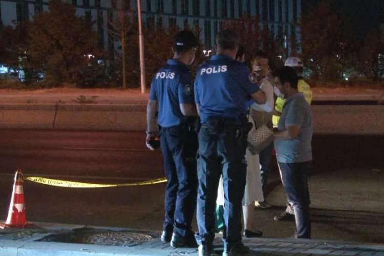Hastaneden &ccedil;ıkan yayaya otomobil &ccedil;arptı: 1 &ouml;l&uuml;