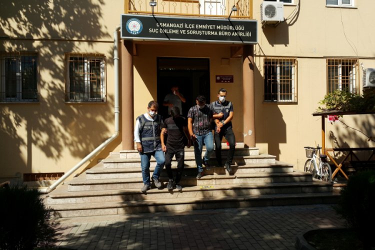 Bursa'da cezaevinden yeni &ccedil;ıkan 2 kişi 4 bu&ccedil;uk kilo uyuşturucuyla yakalandı