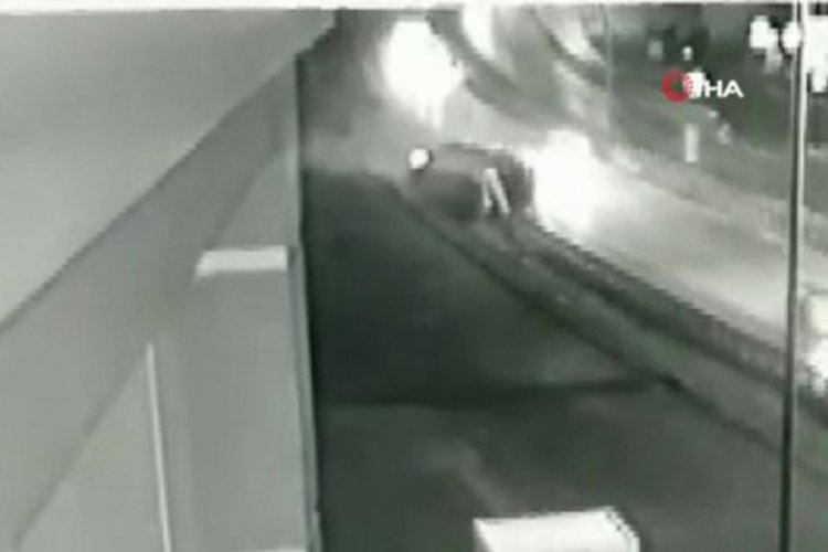 Yolcu otobüsünün yan yattığı kaza kamerada