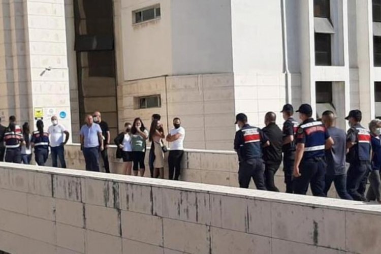 Yaşlı kadının paralarını l&uuml;ks rezidansta harcarken yakalandılar!