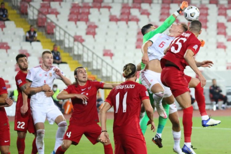 T&uuml;rkiye FIFA d&uuml;nya sıralamasında 3 basamak geriledi