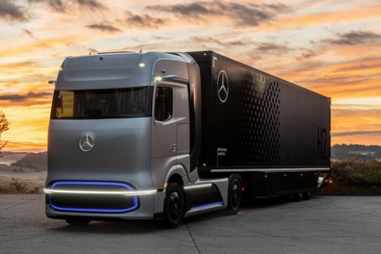 Mercedes Benz'in hidrojenle &ccedil;alışan TIR'ı