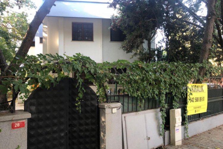 Halil Sezai'nin oturduğu villa kiralığa &ccedil;ıkarıldı