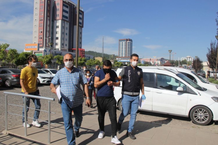 Silahla kuyumcu soyan aile yakalandı