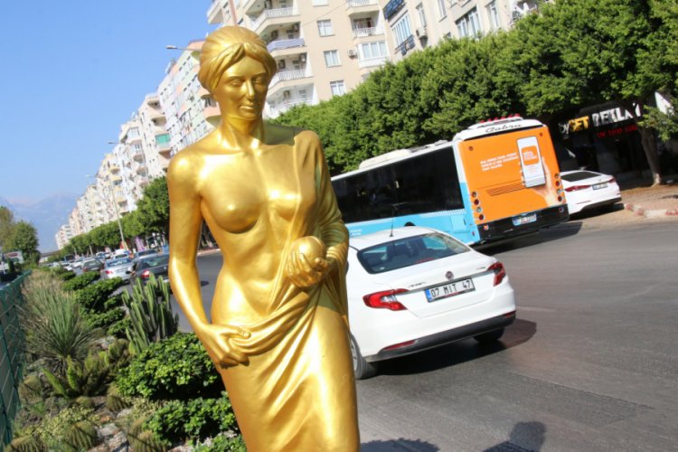 Altın Portakal'ın, 'Venüs' heykelleri ilgi çekiyor