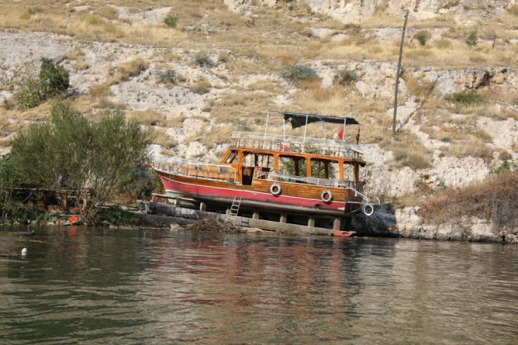 29 kişinin ölümden döndüğü teknenin havalandırma kanallarının su aldığı iddia edildi