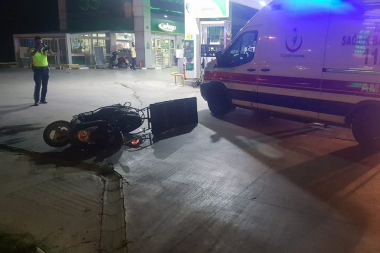 Bursa İneg&ouml;l'de devrilen motosikletin s&uuml;r&uuml;c&uuml;s&uuml; ağır yaralandı
