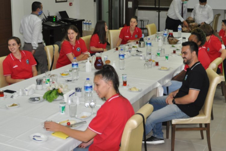 Bursa B&uuml;y&uuml;kşehir Belediyespor Kadın Basketbol takımı moral depoladı