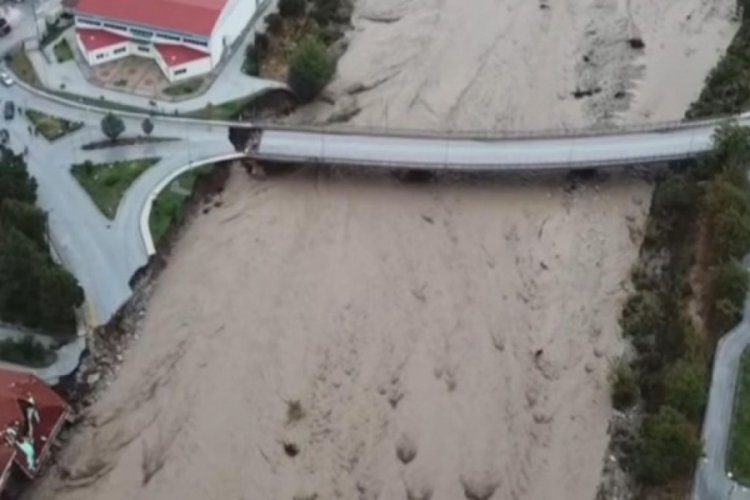 Yunanistan'da fırtına 2 can aldı
