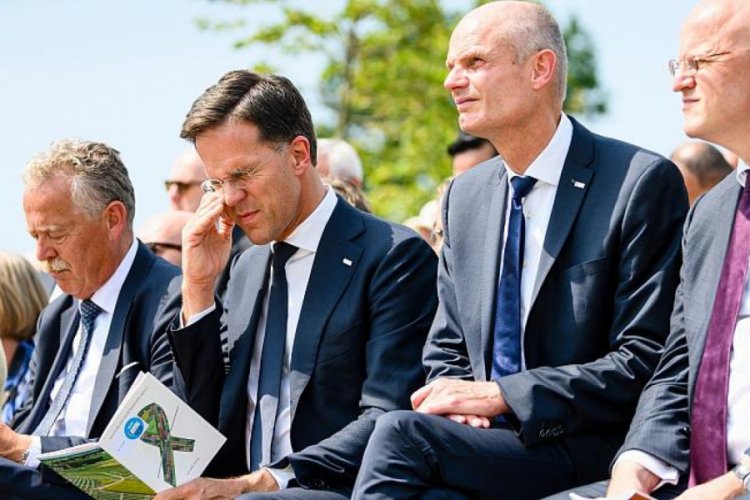 Hollandalı Bakan'a Covid-19 &ouml;nlemlerini ihlal ettiği i&ccedil;in para cezası