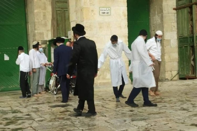 Fanatik Yahudiler Mescid-i Aksa'ya baskın d&uuml;zenledi