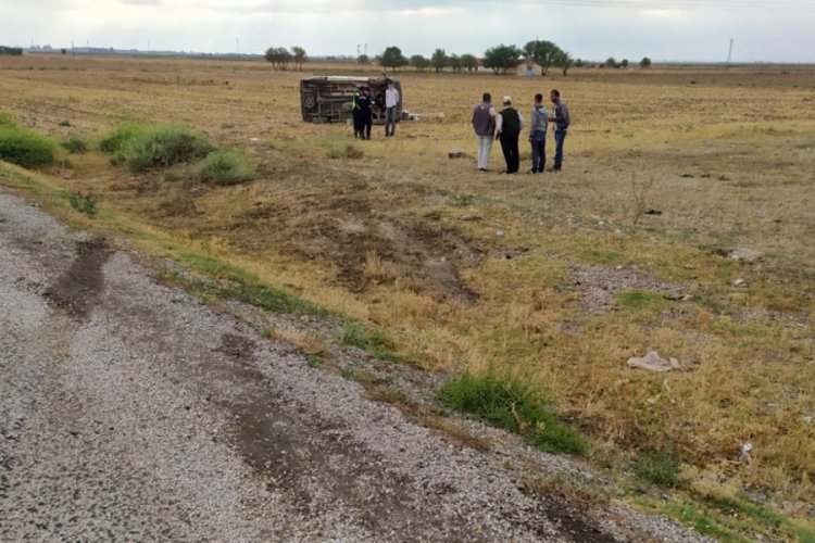 Afyonkarahisar'da inşaat iş&ccedil;ilerinin minib&uuml;s&uuml; devrildi: 7 yaralı