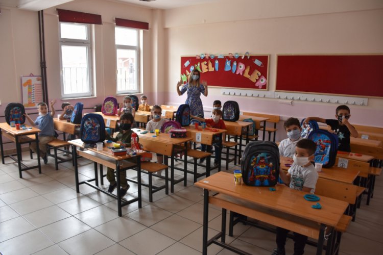 Bursa Gemlik Belediyesi'nden kırtasiye desteği