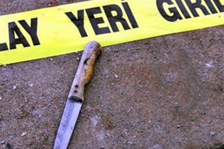 Tartıştığı arkadaşını sırtından bı&ccedil;aklayıp &ouml;ld&uuml;rd&uuml;