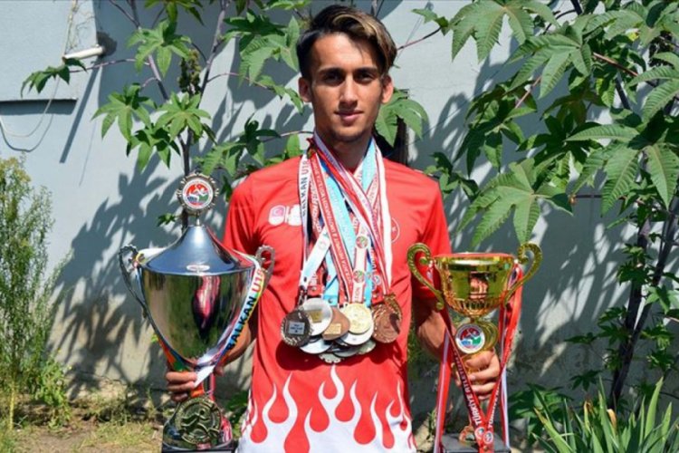 &Ccedil;obanlık yaparken hazırlandı, 20 Yaş Altı Balkan Atletizm Şampiyonası'nda birinci oldu