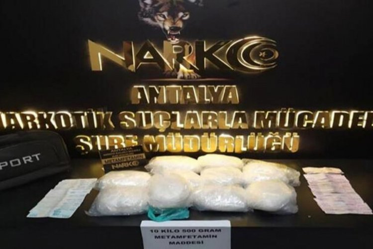 2'si kamu g&ouml;revlisi 3 kişi 10 kilo uyuşturucuyla yakalandı!