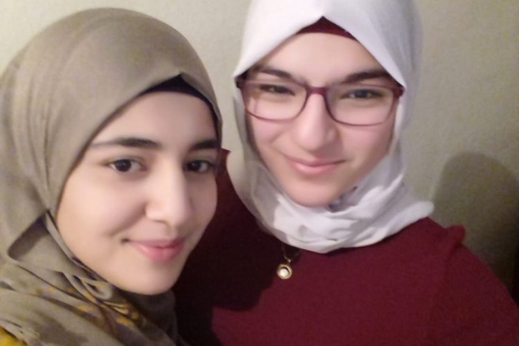 Kuzenler Hatice ve Esra'dan 12 g&uuml;nd&uuml;r haber alınamıyor
