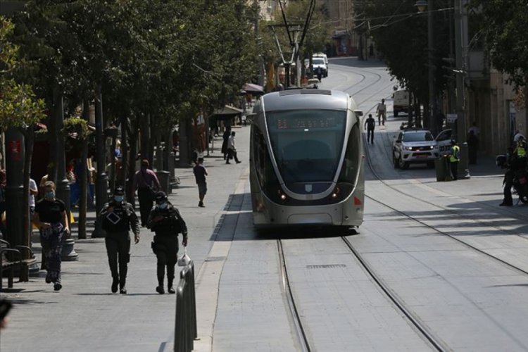 İsrail'de iktidar karantinayı 'yumuşatsa da' ekonomi &uuml;zerindeki tehdit s&uuml;r&uuml;yor