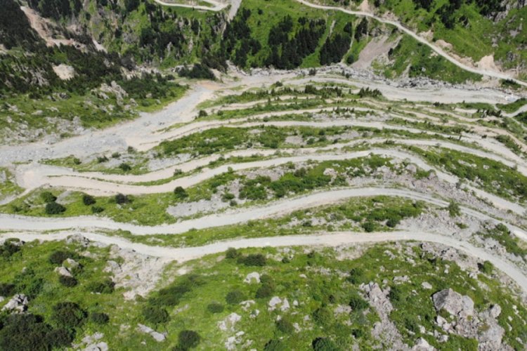 D&uuml;nyanın en tehlikeli yolu ulaşıma kapandı