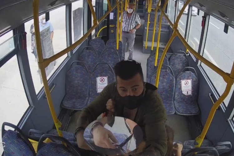 Bursa'daki maskesiz yolcu ile şoför arasındaki kanlı kavga kamerada!