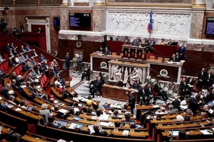 Fransa'dan baş&ouml;rt&uuml;s&uuml; karşıtı milletvekiline sert tepki!