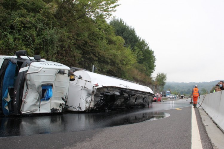 Bolu Dağı yolunda otomobille tanker &ccedil;arpıştı