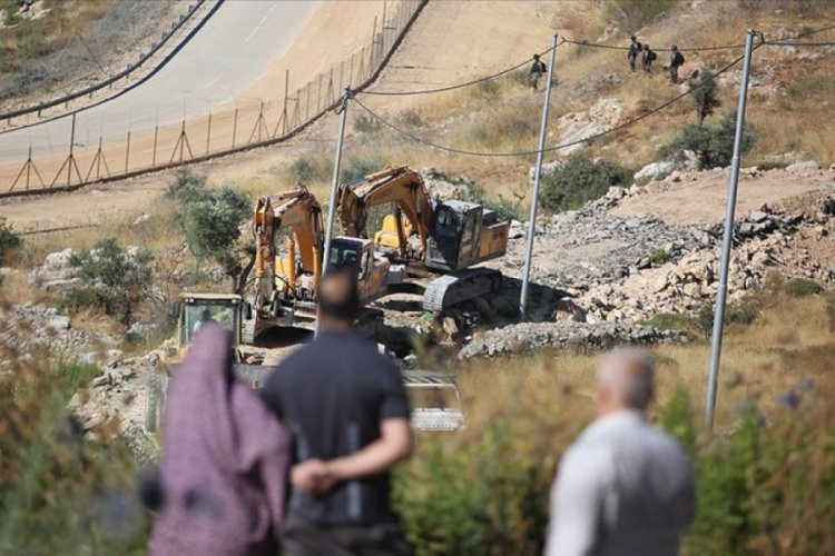 İsrail askerleri Batı Şeria'da Filistinlilere ait yapıları yıktı