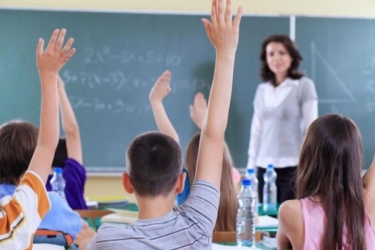 Y&uuml;z y&uuml;ze eğitimdeki &ouml;ğretmenlere kıyafet uyarısı