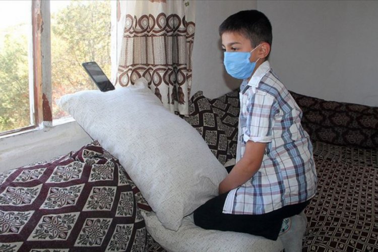 Sadece pencerenin &ouml;n&uuml;nde &ccedil;eken internet ile EBA'ya giriyor