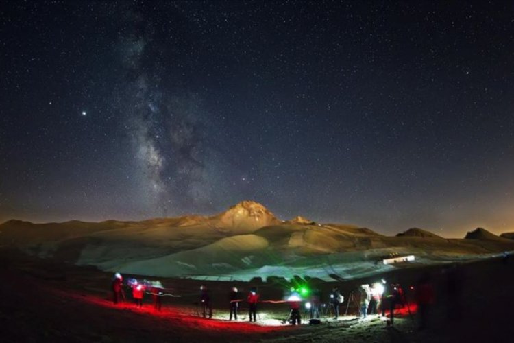 G&ouml;ky&uuml;z&uuml; meraklıları yıldızları fotoğraflamak i&ccedil;in Erciyes'te buluşuyor