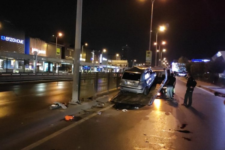Kaza sonucu bir kişi ara&ccedil;ta sıkıştı