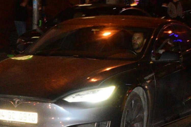 Okan Buruk Bebek'te milyonluk aracıyla g&ouml;r&uuml;nt&uuml;lendi