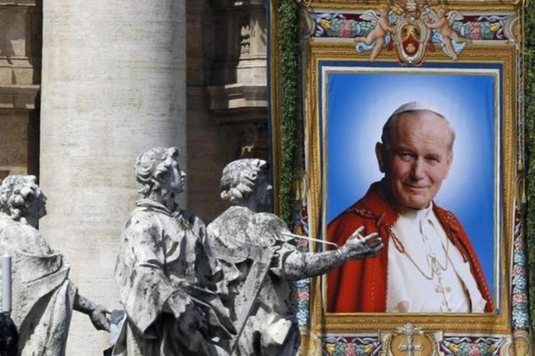 İ&ccedil;inde Papa'nın kan damlaları olan kasa &ccedil;alındı