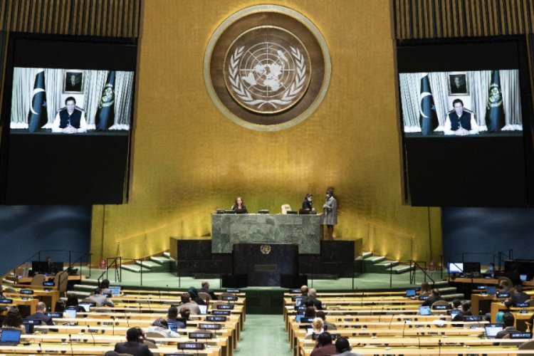 Başbakan Khan konuşurken Hintli diplomat salonu terk etti