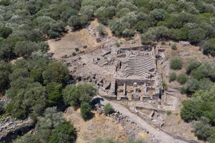 Antik kentin taşları ile cami ve 3 k&ouml;pr&uuml; yapılmış