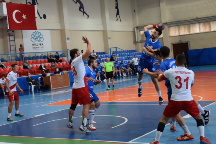 Nil&uuml;fer Belediyespor hentbolda lige galibiyetle başladı