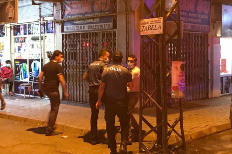 &Ccedil;atıya &ccedil;ıkan şahsı izlemeye geldiler, ceza yiyip gittiler
