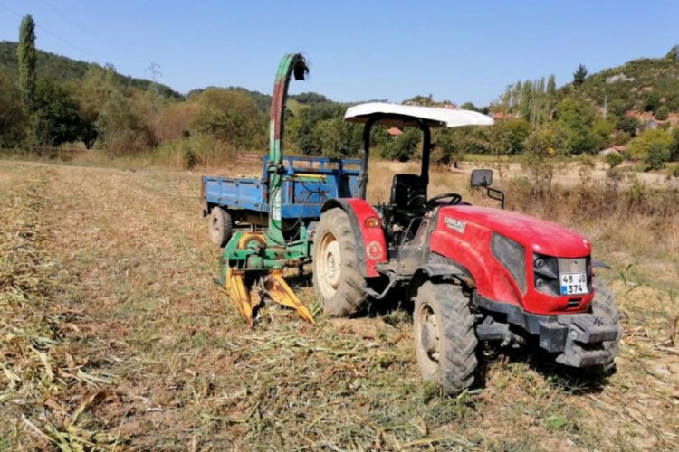 Kolunu silaj makinesine kaptıran kişi ağır yaralandı