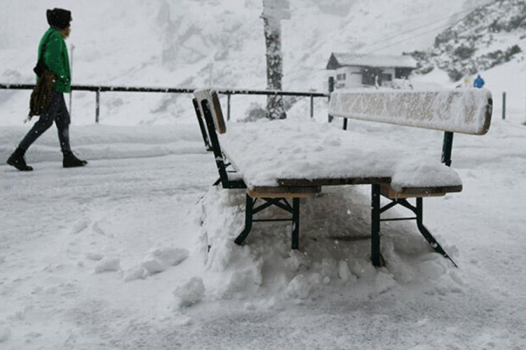 İsviçre'de kar kalınlığı 25 santimetreye ulaştı