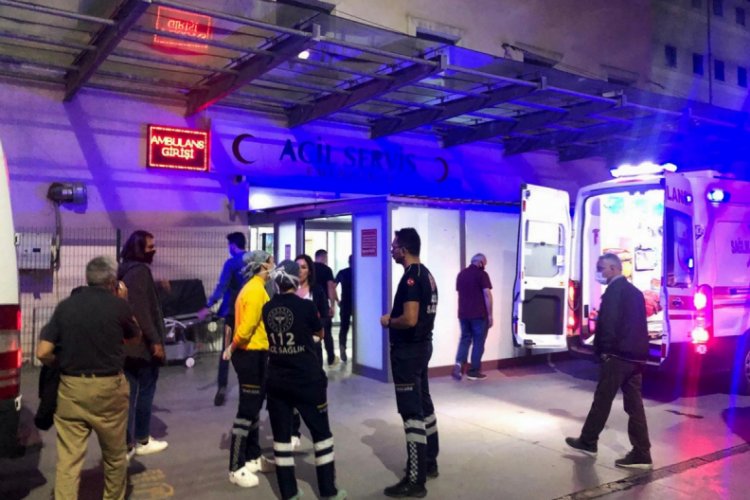 Arkadaşını sırtından bı&ccedil;aklayıp ka&ccedil;tı