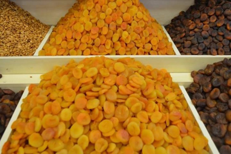 Kayısı miktarı d&uuml;şt&uuml;, d&ouml;viz girdisi arttı