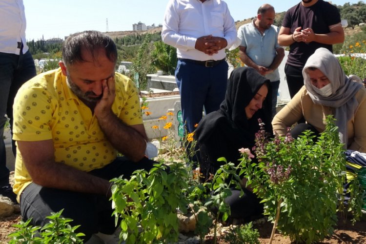16 yaşındaki oğulları &ouml;ld&uuml;r&uuml;len aile: Katil en ağır cezayı alsın
