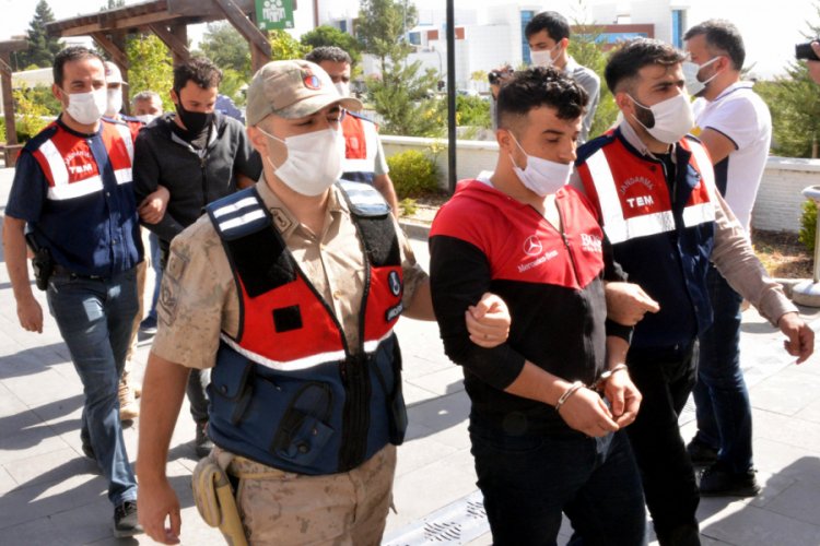 Dikkat &ccedil;ekmemek i&ccedil;in inşaatta &ccedil;alışan DEAŞ &uuml;yelerine operasyon