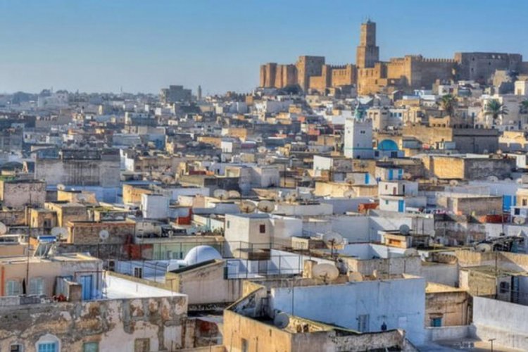 Tunus'taki Kovid-19 sebebiyle sokağa &ccedil;ıkma kısıtlaması ilan edildi