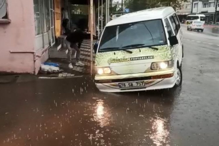 Bursa'da şiddetli yağış hayatı olumsuz etkiledi