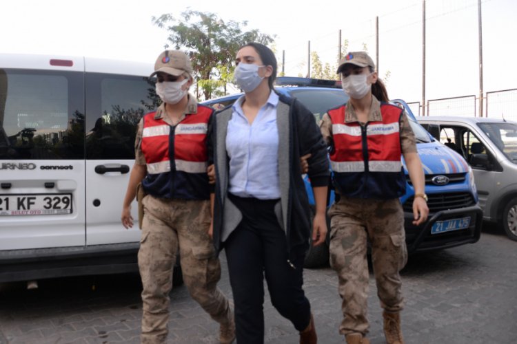 Kırmızı Kategori'deki ter&ouml;ristle irtibatlı olduğu tespit edilen avukat adliyede